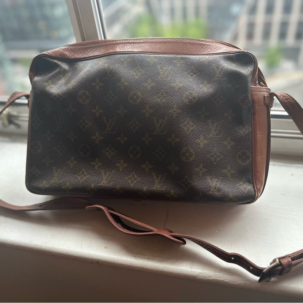 100% authentic Louis Vuitton Bandouliere- crossbody bag- 80’s- vintage